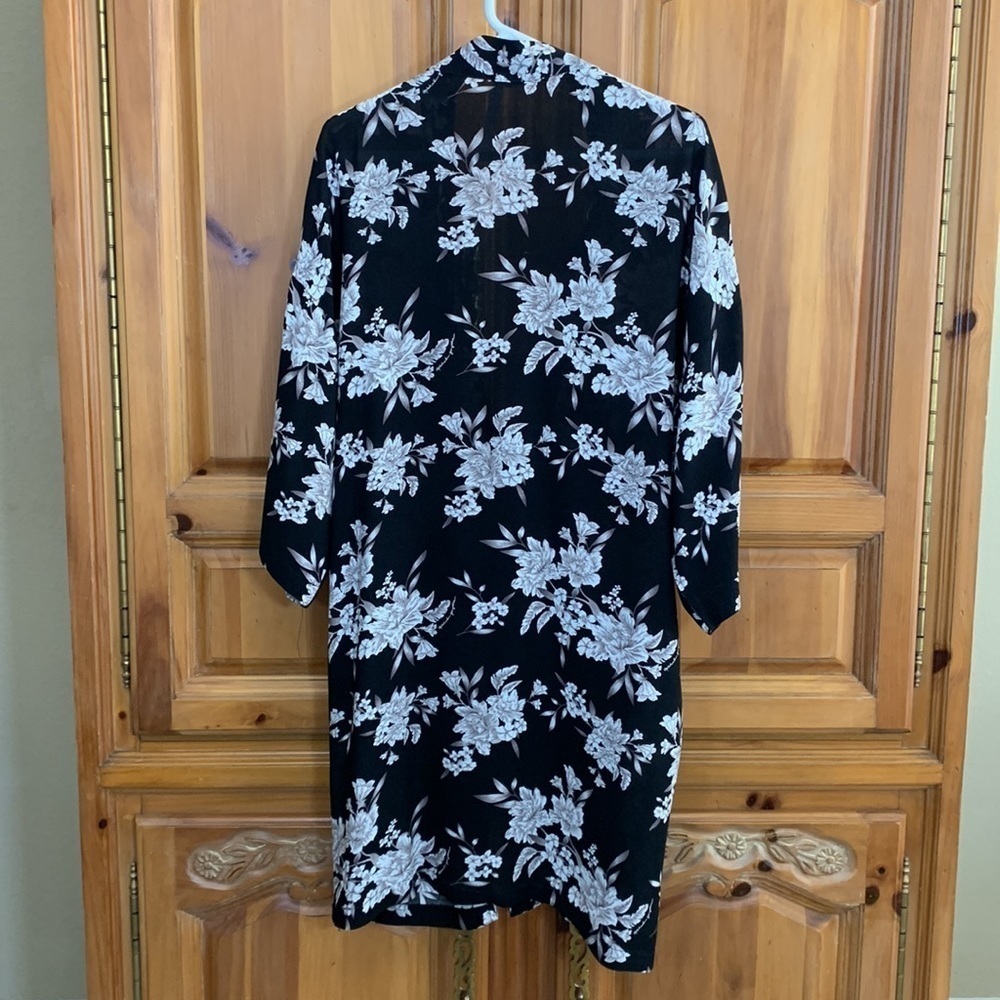 Spiritual Gangster Maya Black Floral Kimono - Picture 4 of 8